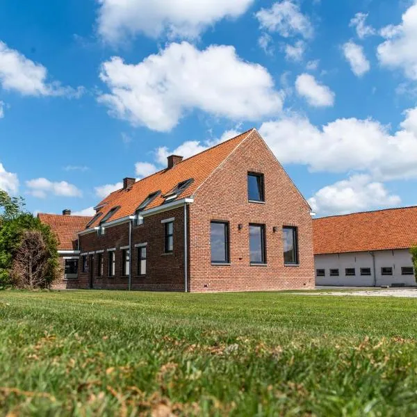 Farmhouse Hoeve Den Ast 5 separate bedrooms with bathrooms, hotel v destinaci Harelbeke