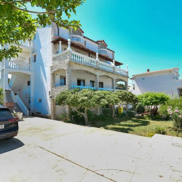 Apartments and rooms by the sea Tkon, Pasman - 336, hotel v destinaci Tkon
