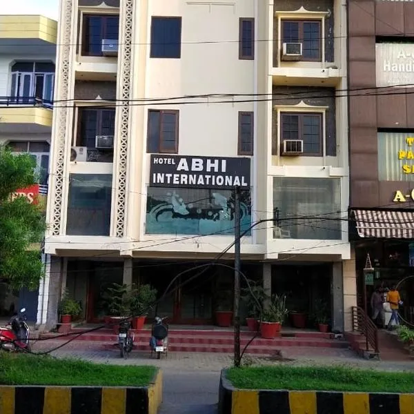 Hotel Abhi international, hotel v destinaci Pathankot