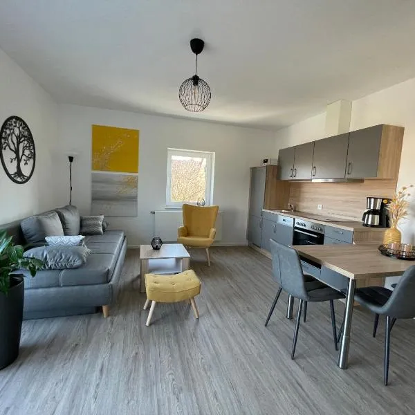 Moderne Wohnung mit Balkon inmitten der Lausitz, hôtel à Bernsdorf