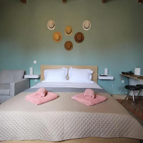 Pikinas Studios near ATH airport, hotel v destinácii Markopoulon
