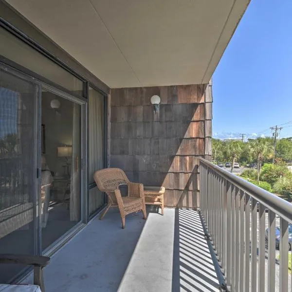 Pawleys Island Condo Retreat with Beach Access!, hótel í Litchfield Beach