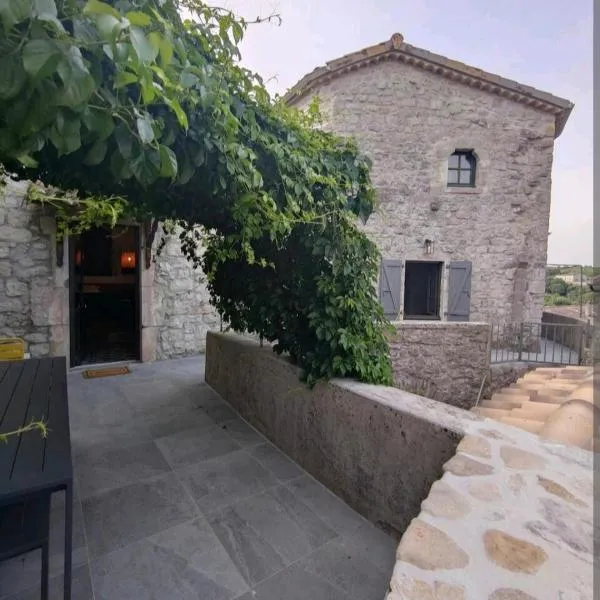 Le Clos des Ducs, Balazuc centre, proche plages ardèche, готель у місті Балазюк