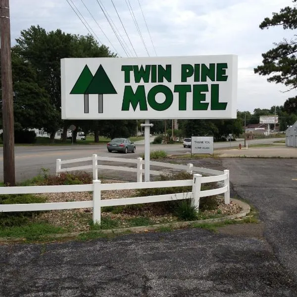Twin Pine Motel, hotel in Tipton