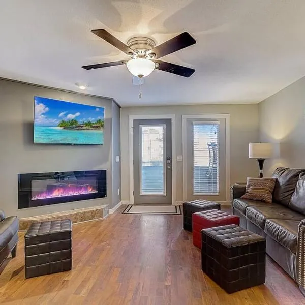 WFC II Lake Access - Family or Romance - Location!, hotel in Wisconsin Dells