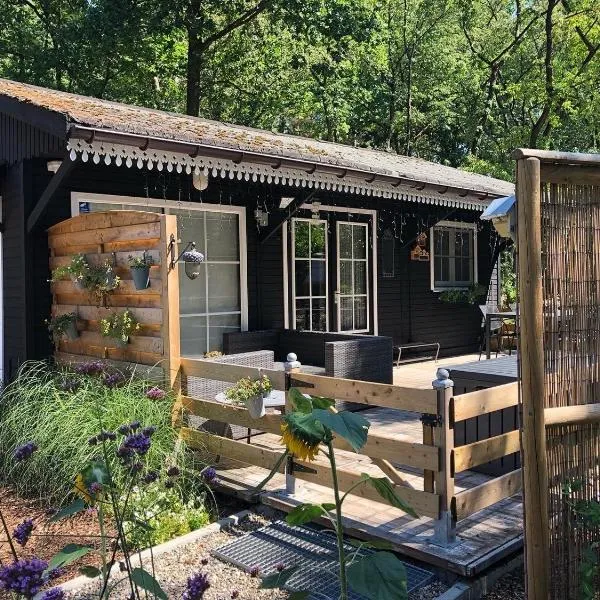 Chalet Harmony, hotel in Zutendaal