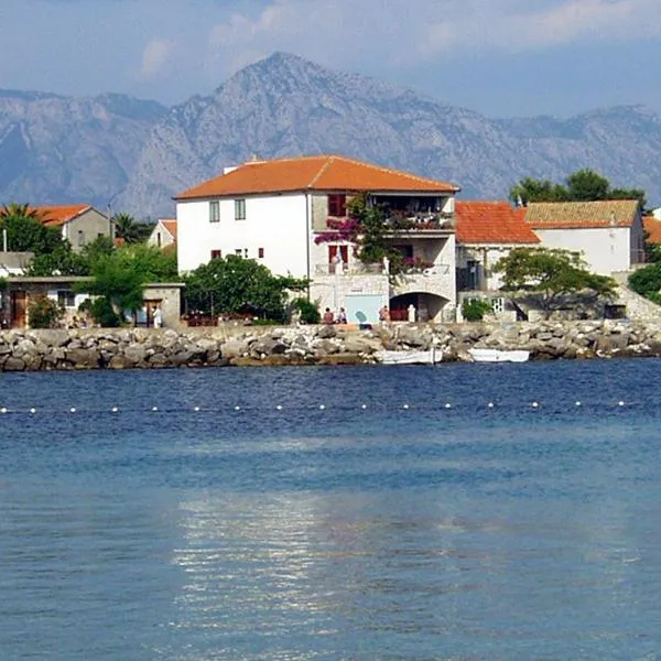 Apartments by the sea Sucuraj, Hvar - 566, Hotel in Sućuraj