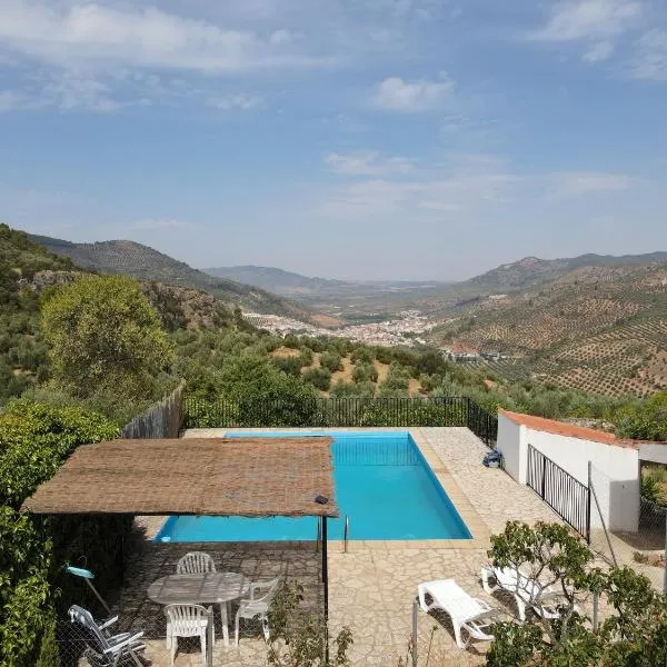 Maison écologique avec piscine, hotel em La Puerta de Segura