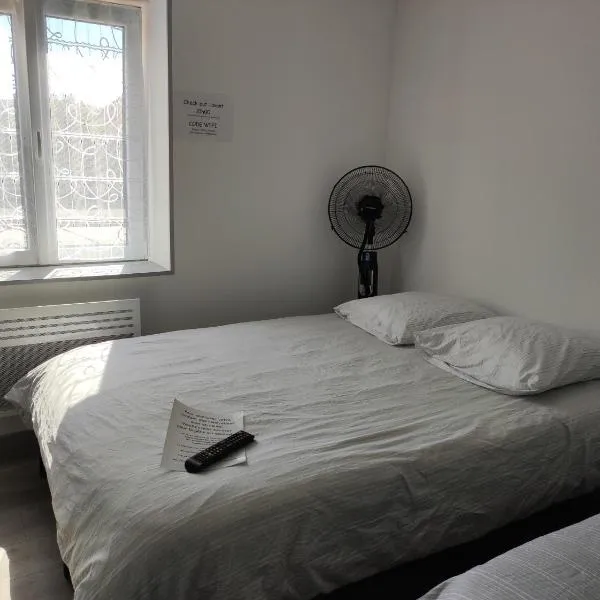 16 rue des Déportés, hotel in Charmes