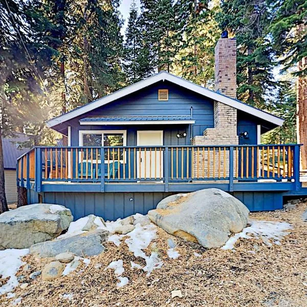 Charming Lake Tahoe Cabin, hotel in Carnelian Bay