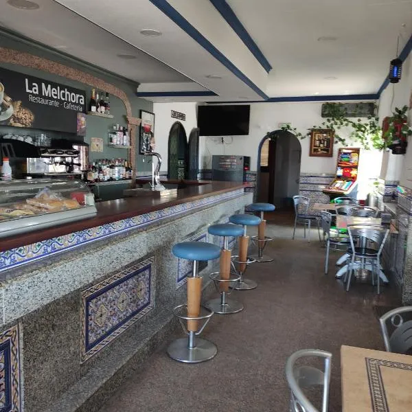 Hostal Restaurante Bar Cafeteria La Melchora、ポサーダスのホテル