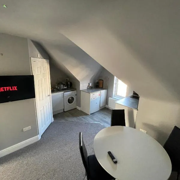 Luton Short Term Lets - Cardiff Road, khách sạn ở Luton