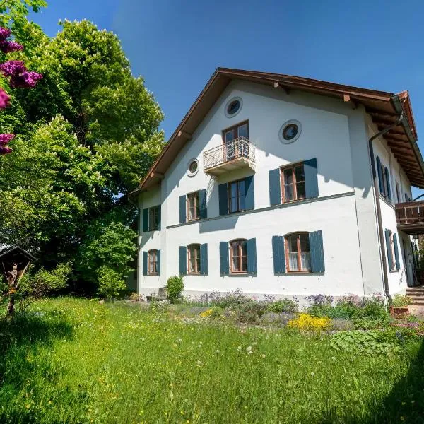 Landhauswohnung mit wildromantischem Garten, hotel v destinaci Füssen