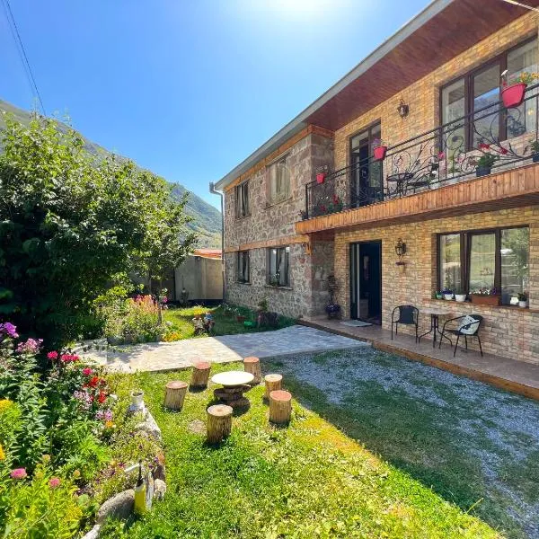 Ia's Guest House, hotel in Stepantsminda