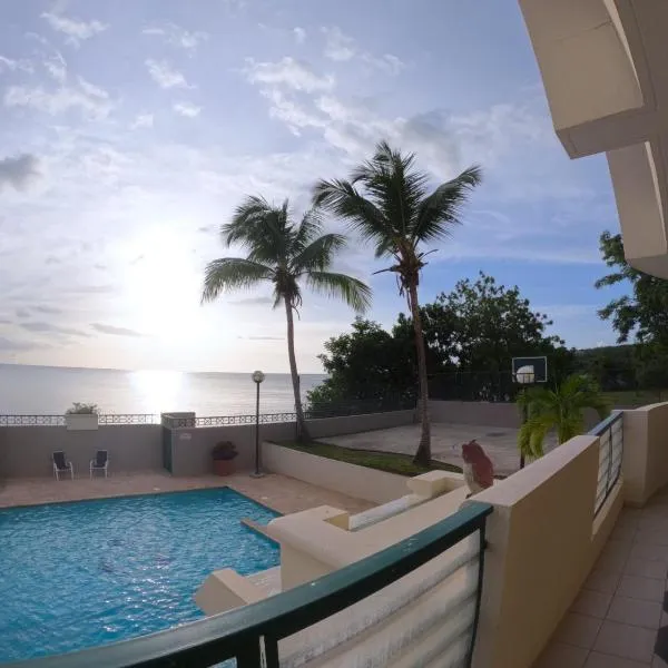 Beachfront Apartment In Joyuda With Pool And Basketball Court, hotel en Puerto Real