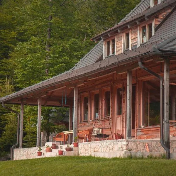 Konak 1400 Tara โรงแรมในโมกราโกรา