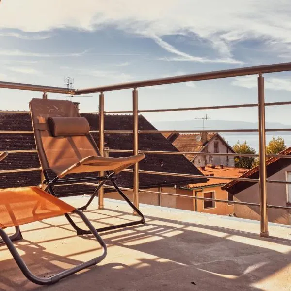 "Au bord du lac" WIFI PARKING Lake View, ξενοδοχείο στο Εβιάν-λε-Μπαιν