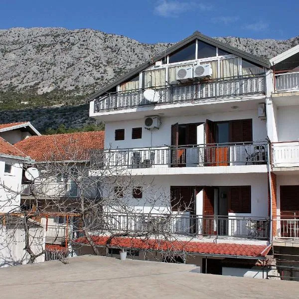 Apartments and rooms with WiFi Podaca, Makarska - 2613, hotelli kohteessa Podaca