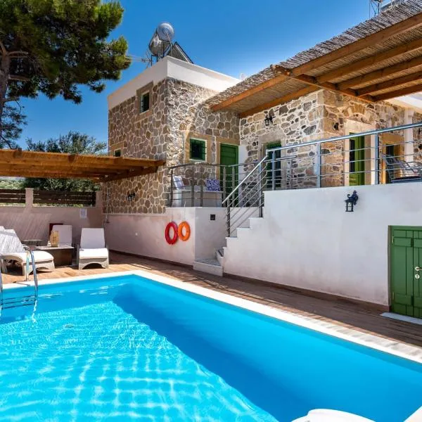Aggel's House - stone house - private pool - courtyard - countryside views, hotel v destinaci Sitia