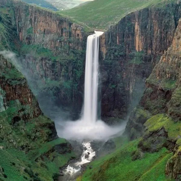 Twin Peaks Cottages and Horse Trekking, hotel in Maseru
