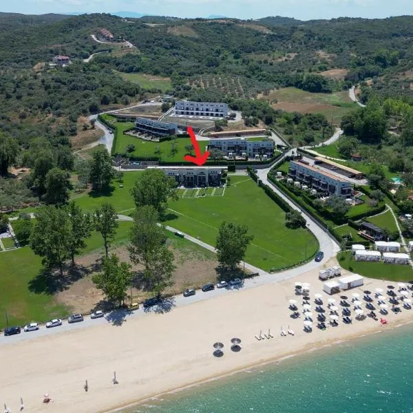 Aurora Luxury Beach villa Chalkidiki, hotel in Metókhion Koumítsas