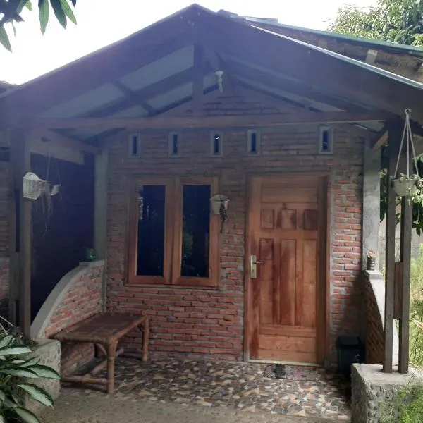 Jhony's Backpacker-Guest House & jungle tour booking with us, hotel in Bohorok