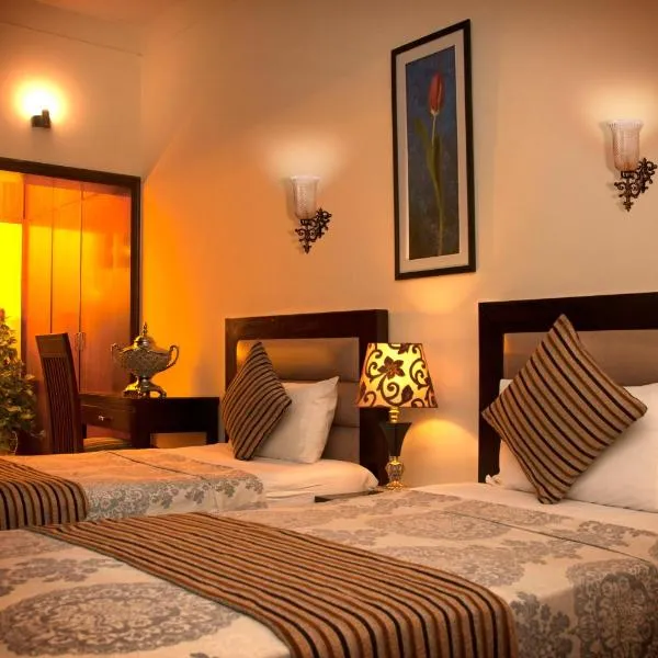 ๋ผํธ๋ฅด์ ์์นํ ํธํ
Royal Elegance Hotel