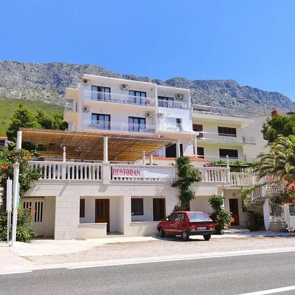 Apartments and rooms by the sea Lokva Rogoznica, Omis - 2973, hotel di Lokva Rogoznica