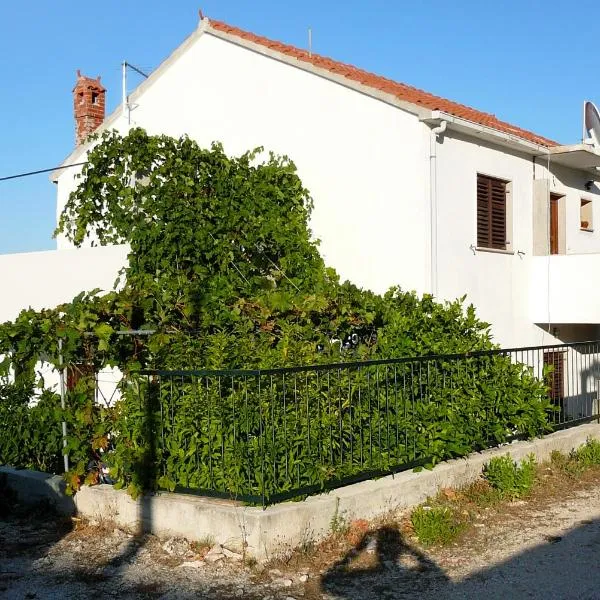 Apartments with parking space Postira, Brac - 2919, hotel v destinaci Postira