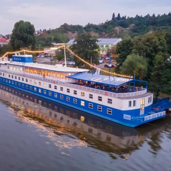 Botel Racek, hotel v Praze