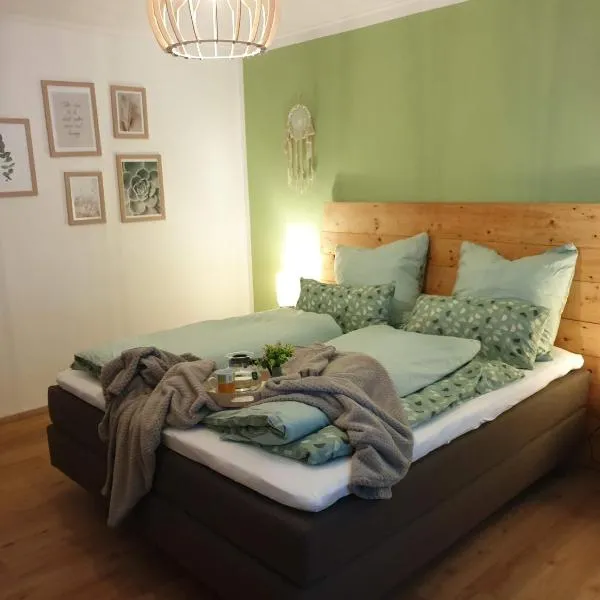 FeWo Frühling in der Villa Waldrand mit großem Garten, hotell i Bad Wünnenberg