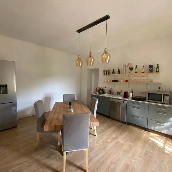 Appartement eygalieres avec petit jardin, hotel in Eygalières