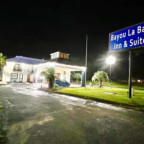 Bayou Inn & Suites โรงแรมในดอฟินไอแลนด์