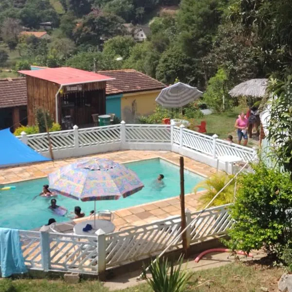Pousada & Camping Recanto dos Anjos Azuis, hotel v destinaci Paty do Alferes