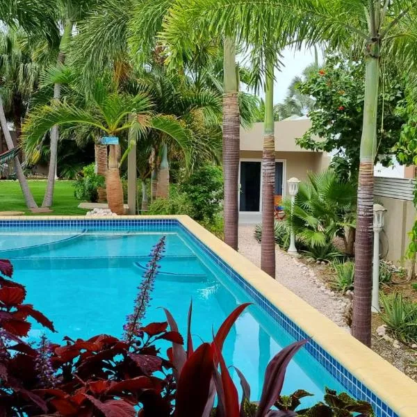 Hibiscus Beach House, hotel v destinaci Willemstad
