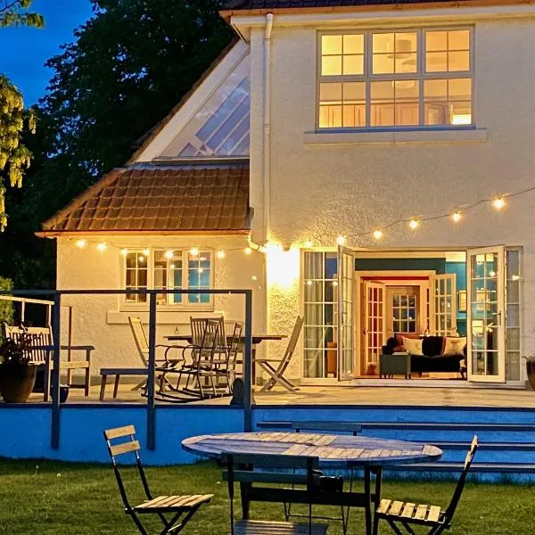 STUNNING LODGE MINUTES FROM THE SEA AND GOLF COURSE, hotel v destinaci Longniddry