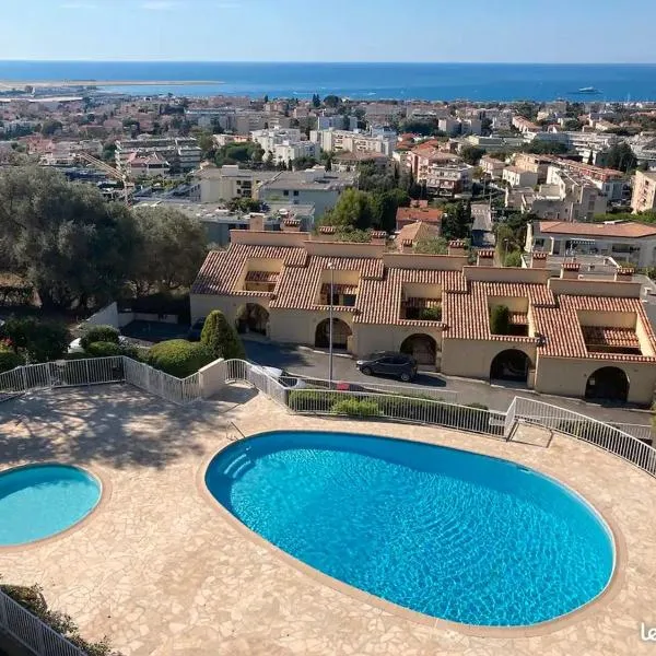 Apartment design calme garage piscine vue exceptionnelle, hotel a Saint-Laurent-du-Var