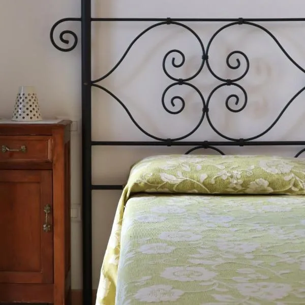 Hotel Giardino Giamperduto – hotel w mieście Bernalda