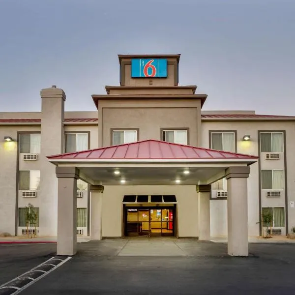 Motel 6-Hesperia, CA - West Main Street I-15, hotel en Cajon Junction