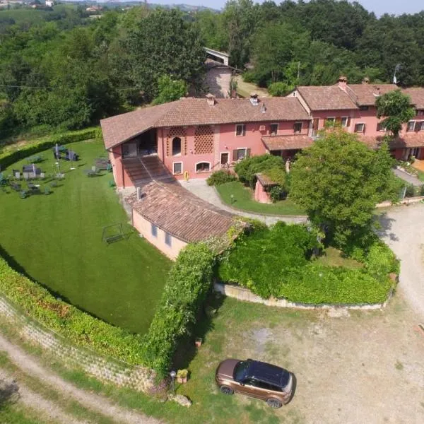 La vecchia Cascina Rossa, hótel í Fubine