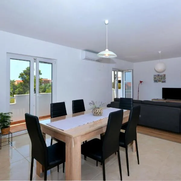 Apartment Wild Rose, hotel in Podstrana