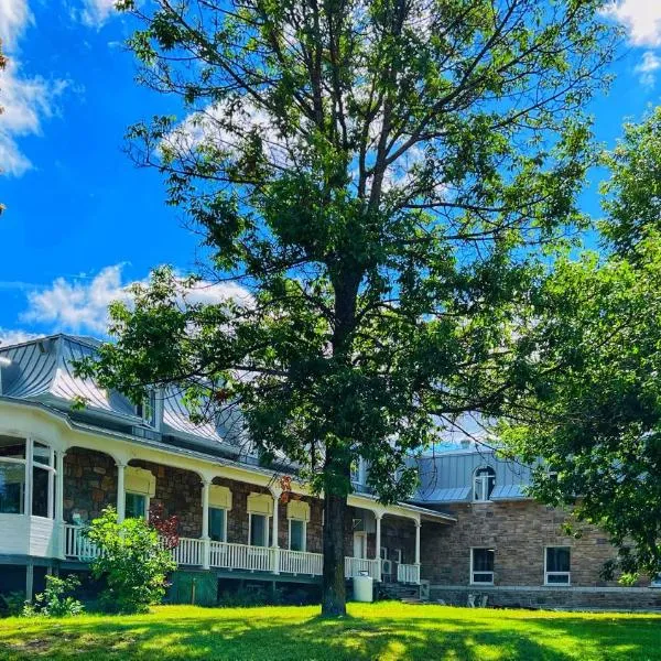 Auberge Le St-Alexis, hotel em La Baie