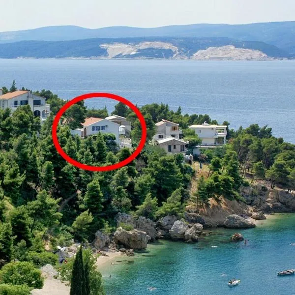 Apartments by the sea Balica Rat, Omis - 2753、Ticeのホテル