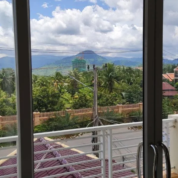 Monica Guesthouse, хотел в Кампот