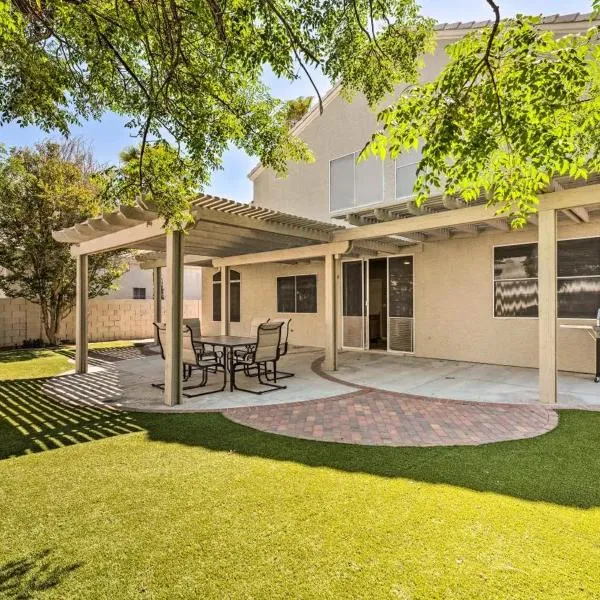 A Beautiful House with Hot Tub, Grill & Games!, hotel v Las Vegas