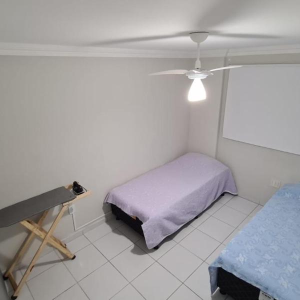 Apartamento com elevador, mobília toda nova, perto de tudo - Foto 2