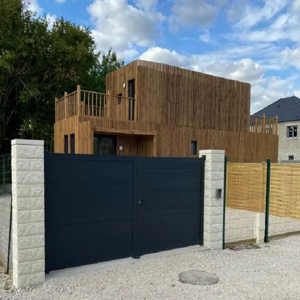Duplex atypique en bois entre ville et verdures – hotel w mieście Chapelle-Saint-Mesmin