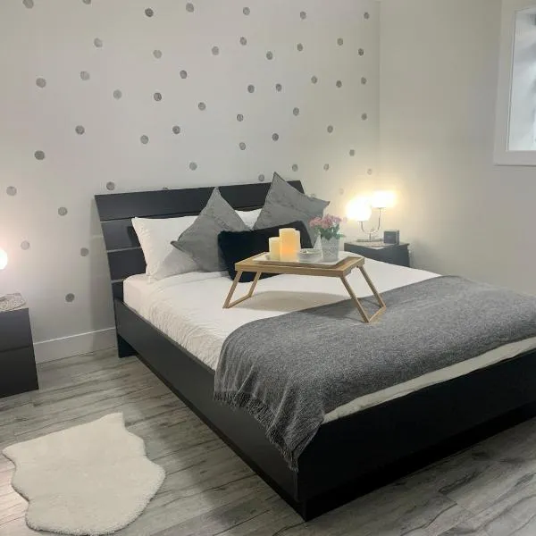 Luxurious & Stylish Two Bedroom Suite, Full Kitchen, Close to Vancouver, hotel v destinaci Delta