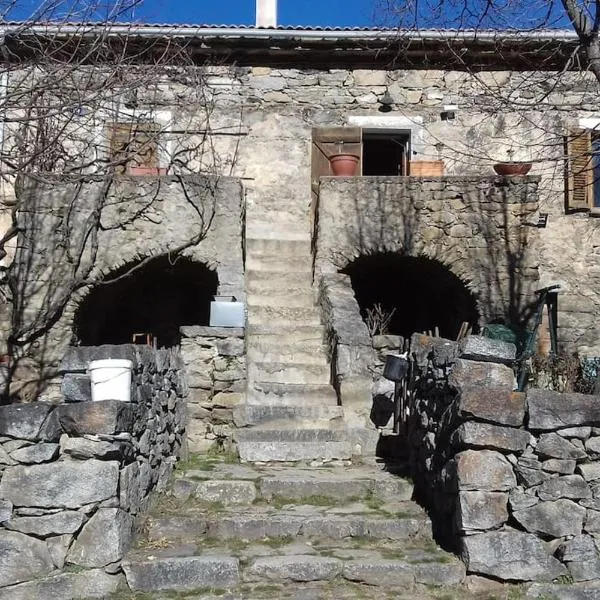 Maison de caractère au coeur de la corse rurale, hotel en Calacuccia