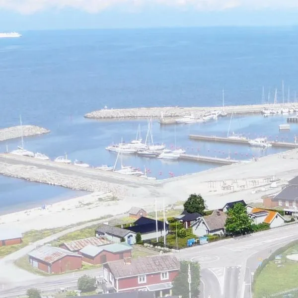 1B, Stuga m havsutsikt & 50m till strand, hotel a Byxelkrok